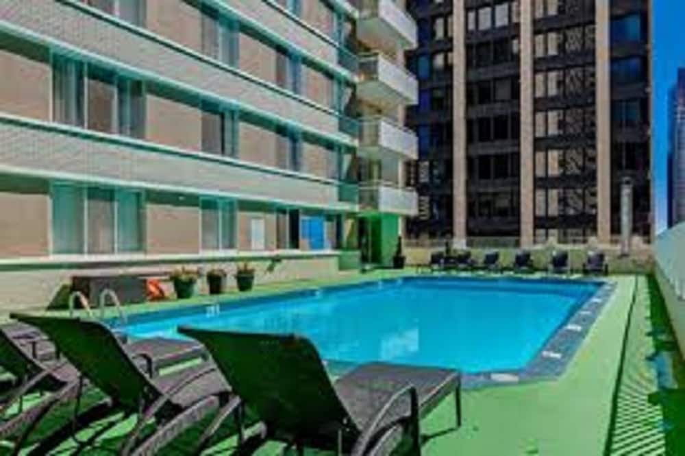 2 bedroom City view : 618 5 AVE SW, Calgary T2P 3S2