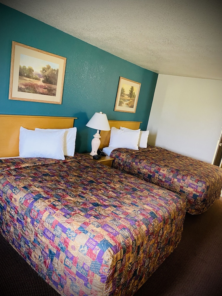 Room, 2 Queen Beds photo 1