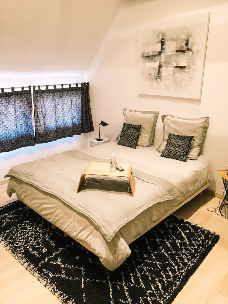 Double Room, Private Bathroom, Pool View (ZEN)