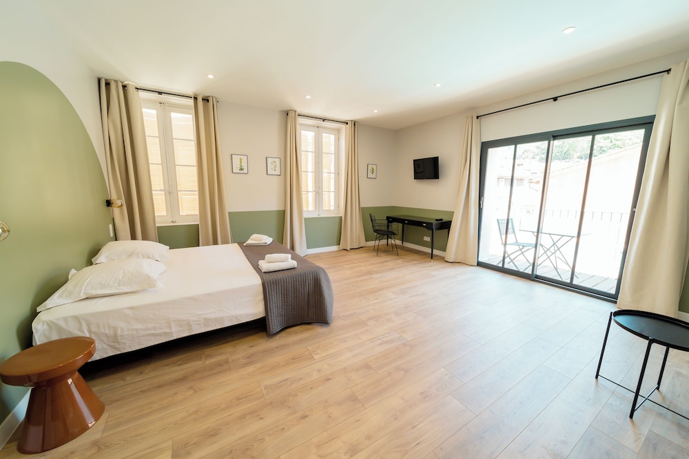 Deluxe Double Room, Pool View photo 1