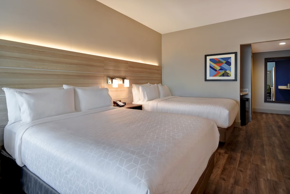 Standard Room, 2 Queen Beds, Accessible, Balcony (Communications) photo 3