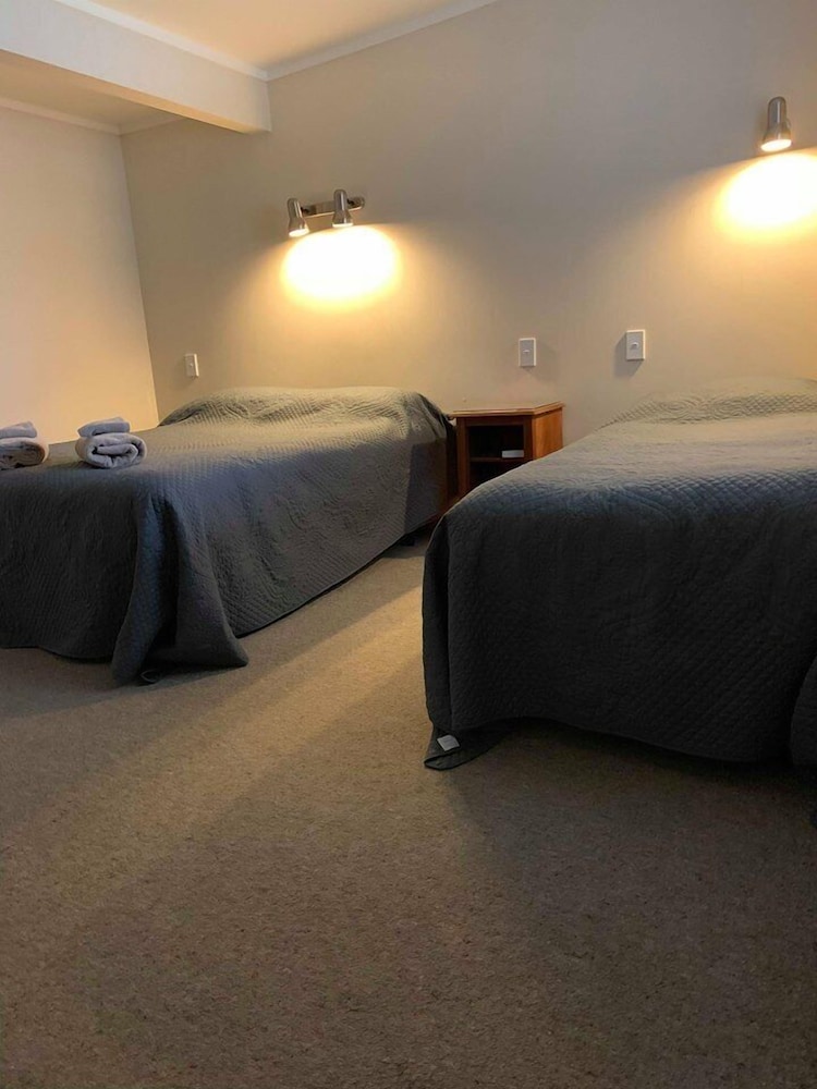 Triple Room, Queen Bed photo 1