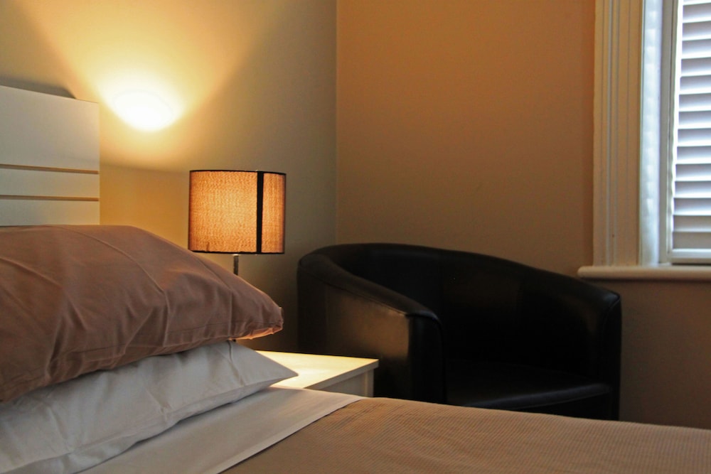 Standard Room, Non Smoking (Queen Ensuite) photo 2
