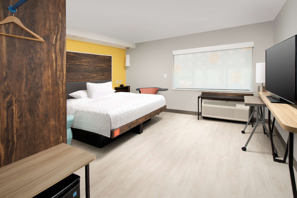 Room, 1 King Bed, Accessible, Bathtub (Hearing)
