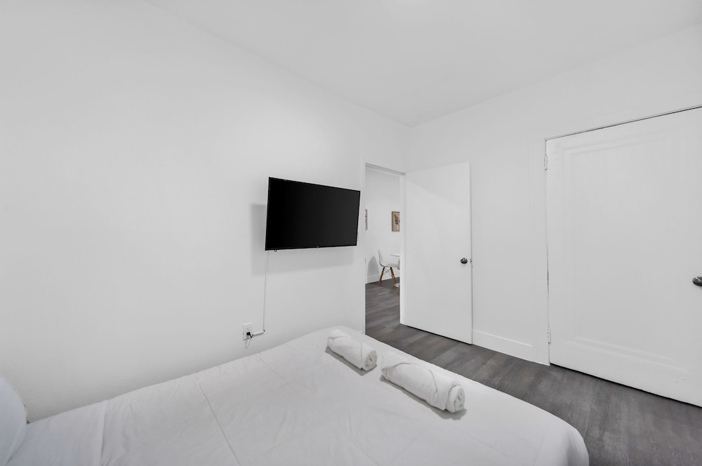Apartment photo 2
