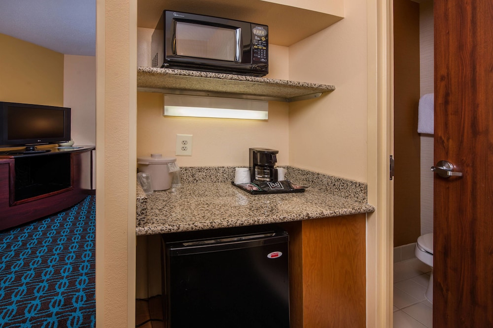 Suite, 1 King Bed with Sofa bed (Hearing Accessible) photo 2