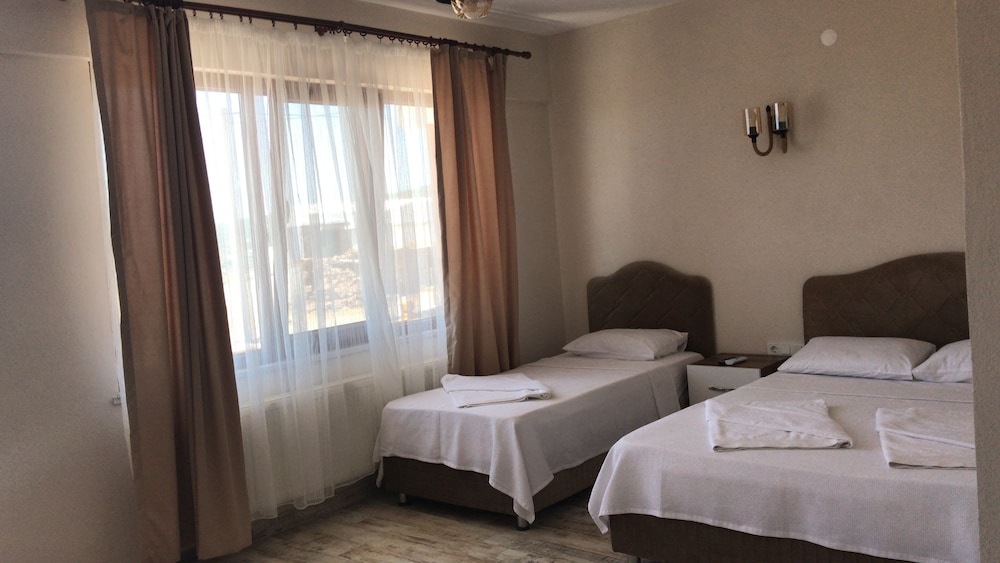 Standard Triple Room photo 2