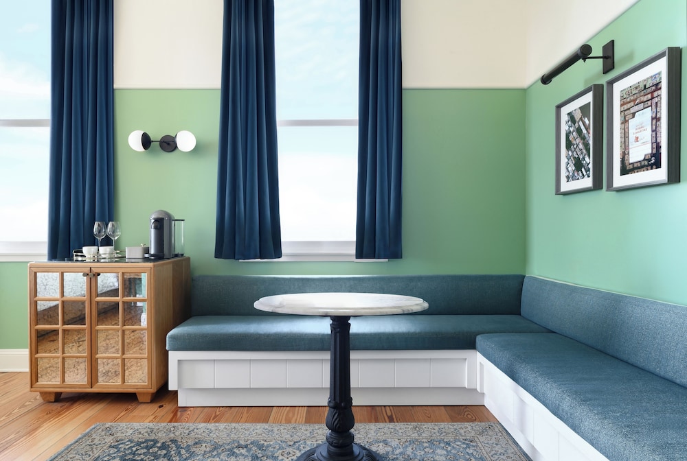Suite, 1 Bedroom - Photo 4