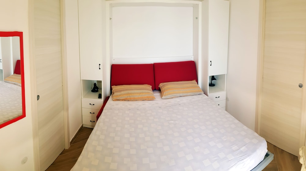 Apartment, 2 Bedrooms, Kitchen, Sea Facing (Via Tuoro)