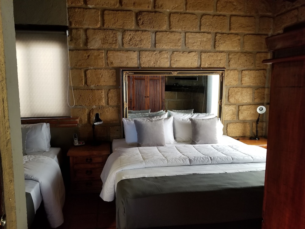 Family Villa, 2 Bedrooms, Poolside photo 3