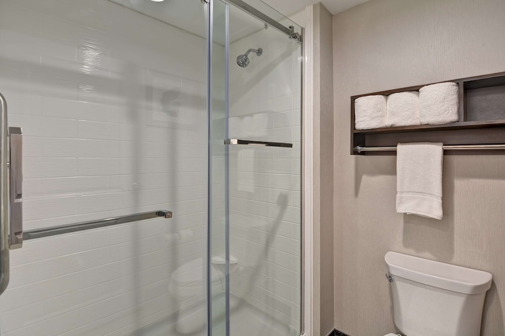 Suite, 2 Queen Beds, Accessible, Non Smoking (Hearing) photo 3