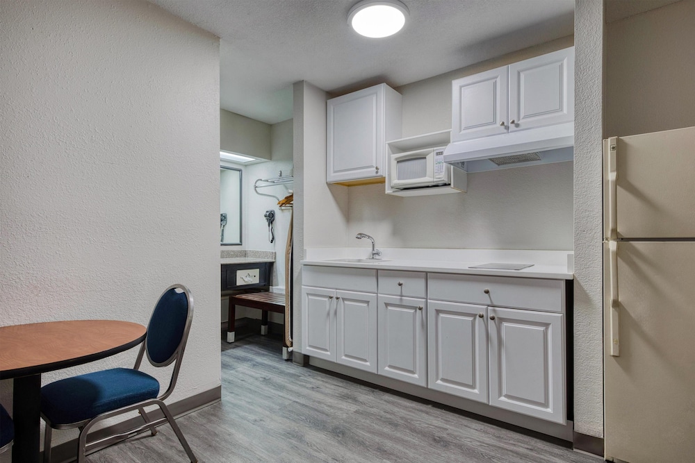 Suite, 2 Queen Beds, Non Smoking, Kitchenette photo 2