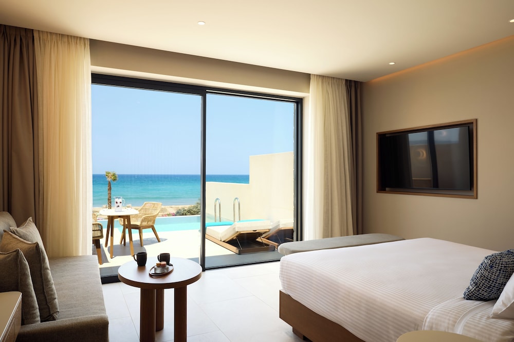 Premier Suite, Private Pool, Sea View (Family) photo 2