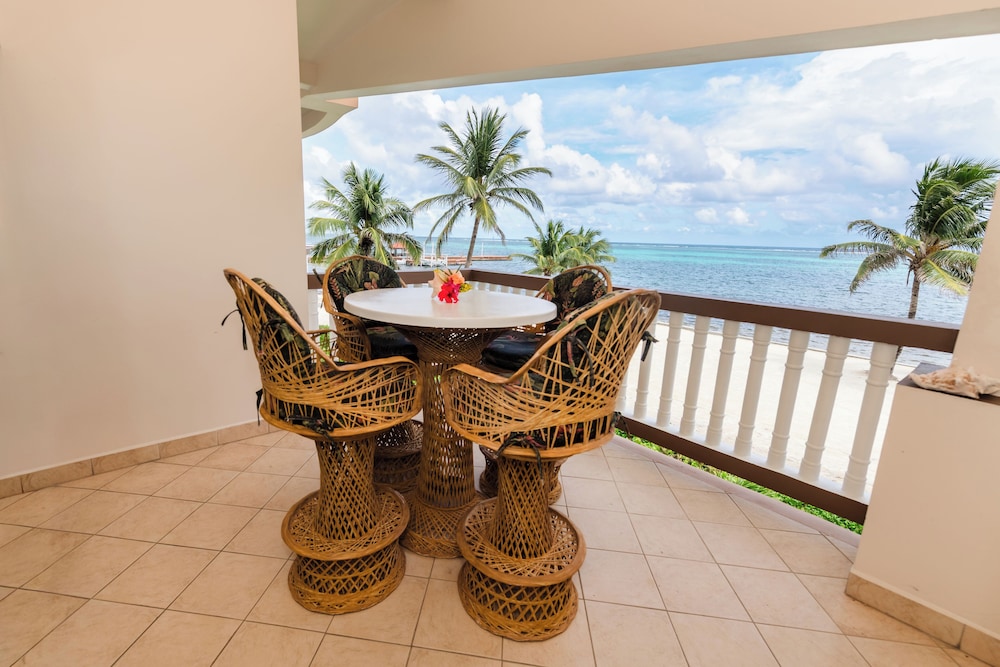 Condo, 2 Bedrooms, Beachfront