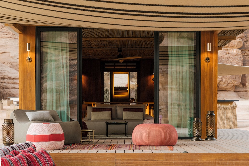 Villa, 1 King Bed (Art Canyon) thumbnail 6