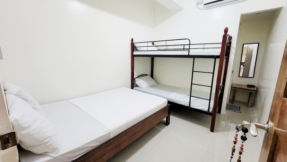Standard Quadruple Room, 1 Bedroom, Non Smoking photo 2