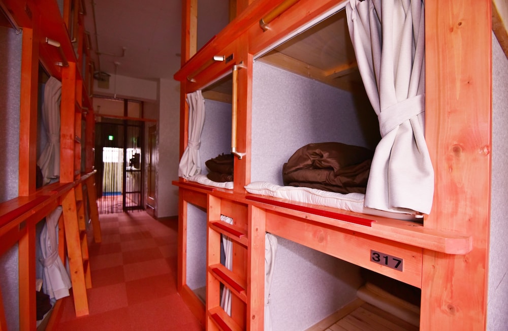 Capsule Room, Women Only