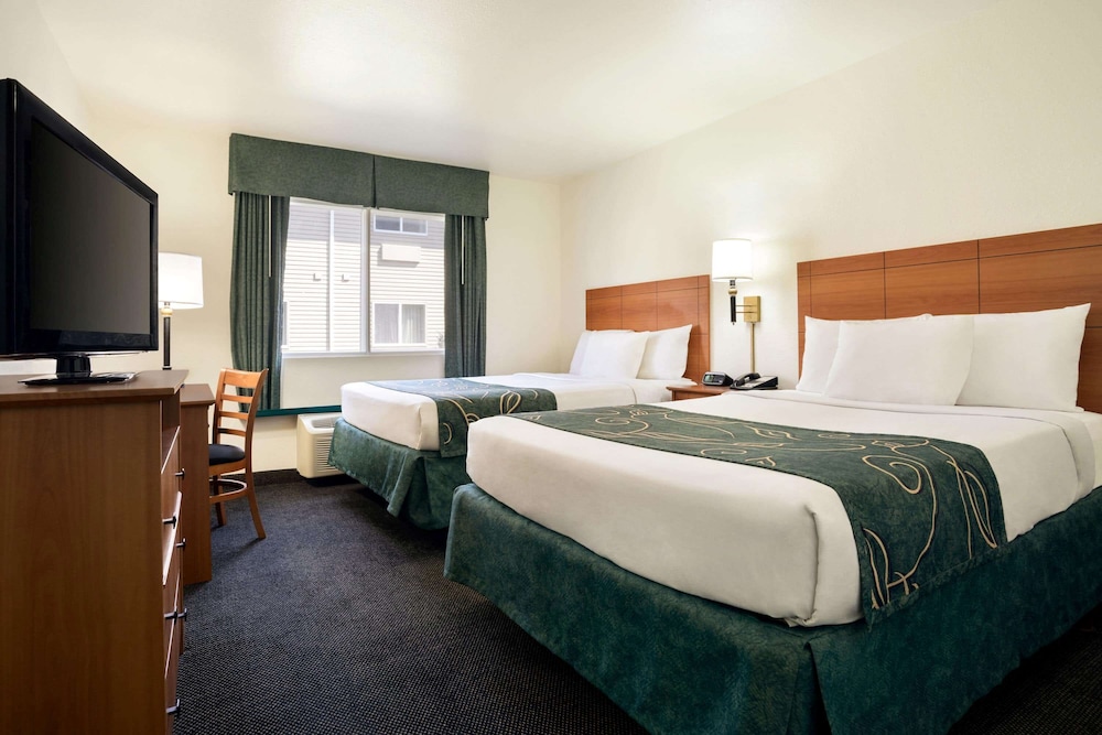 Room, 2 Queen Beds, Accessible, Non Smoking - Photo 2