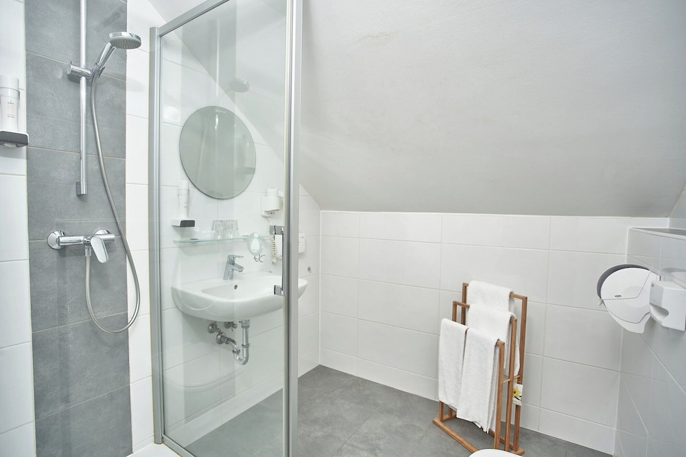 Standard Double Room - Photo 3