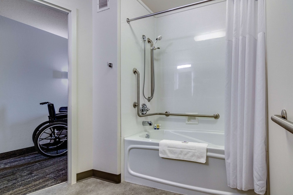 Deluxe Room, 2 Double Beds, Non Smoking, Microwave photo 3