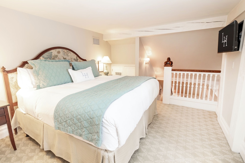 Suite (Attic)