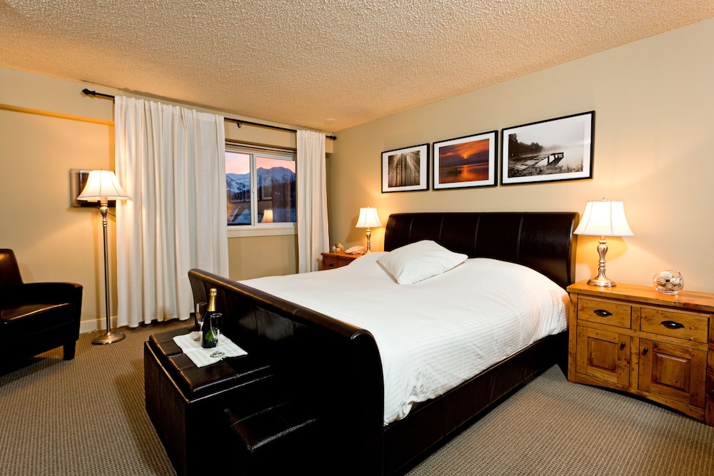 Honeymoon Suite, 1 King Bed with Sofa bed, Balcony photo 1