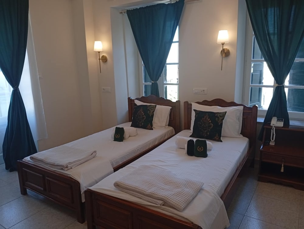 Deluxe Twin Room, Balcony, Harbor View photo 2