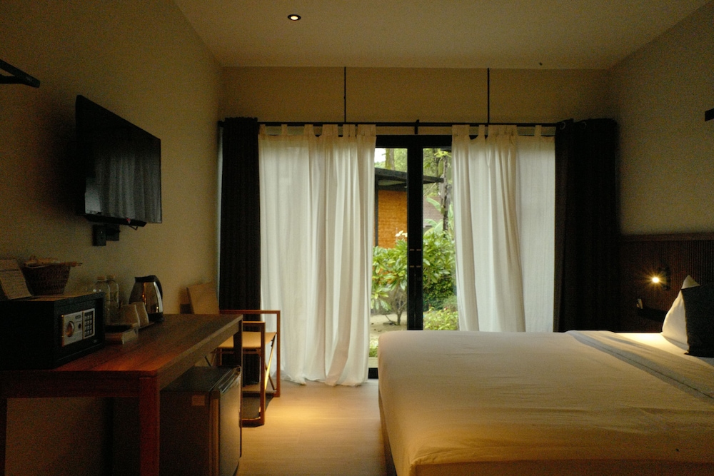 Air Conditioned Bungalow Garden View Double Room photo 3