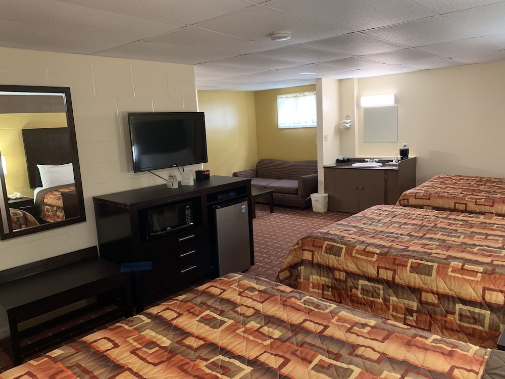 Standard Room, Multiple Beds, Non Smoking (Family Room) - Photo 1