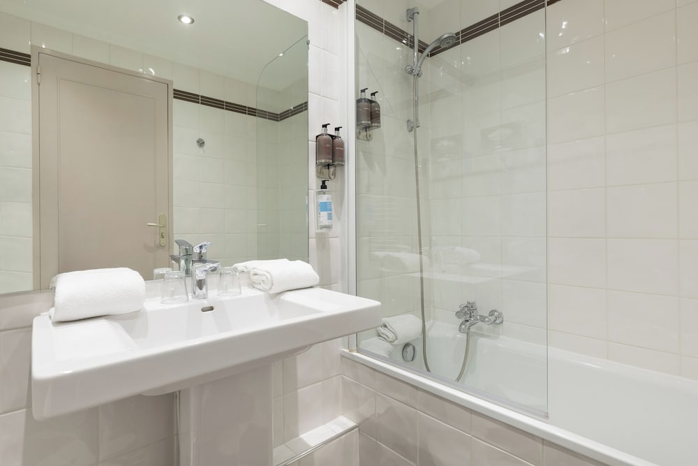 Standard Double or Twin Room (Courtyard View or City View) thumbnail 5
