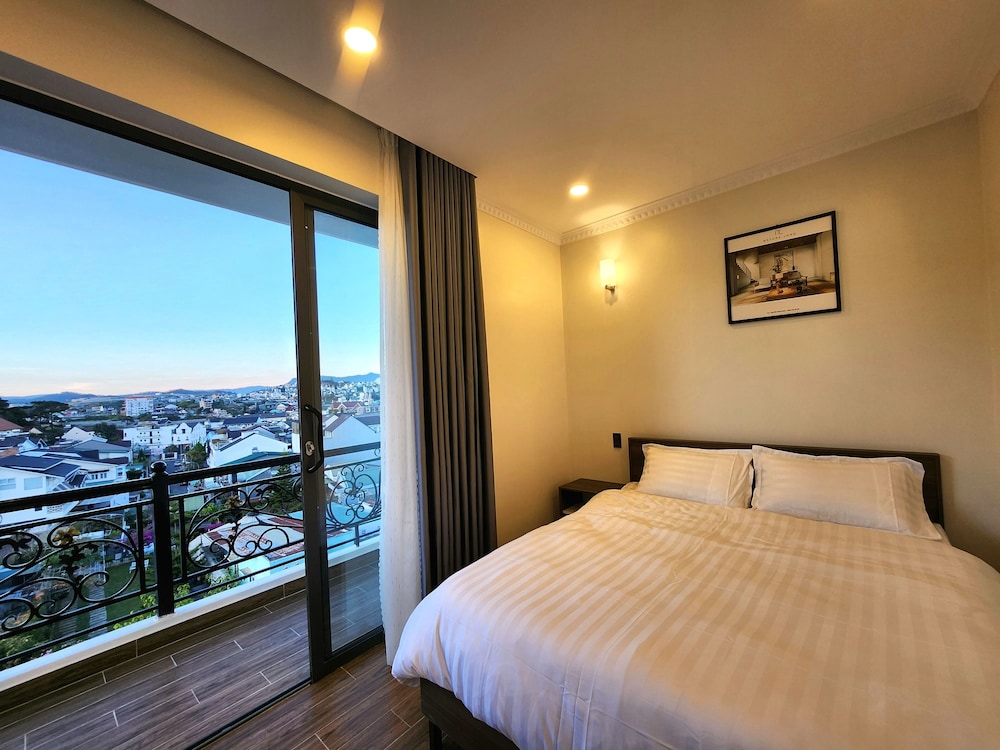 Executive Apartment, 2 Bedrooms, Kitchen, City View