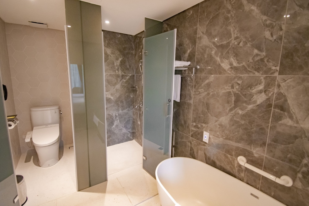 Classic Triple Room, River View - Photo 2