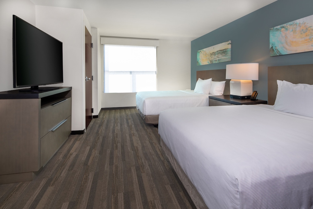 Suite, Multiple Beds, Accessible, Bathtub