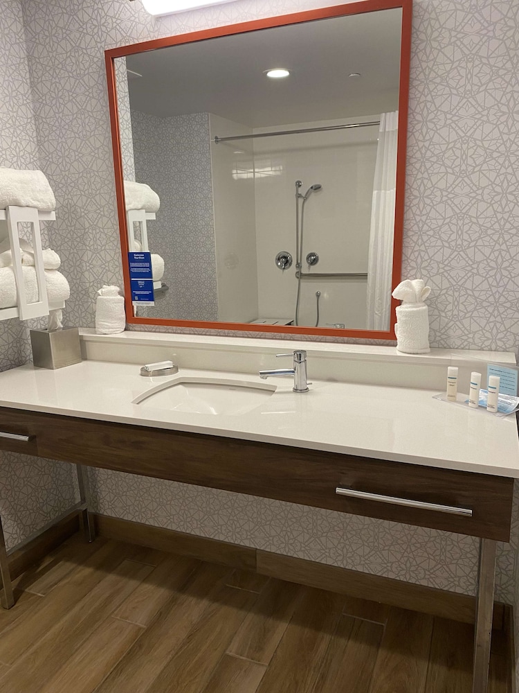 Room, 1 King Bed, Accessible (3x3 Shower) - Photo 5