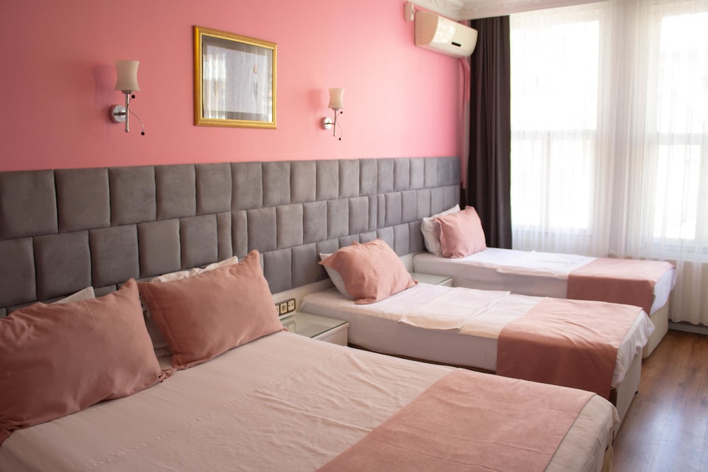 Family Quadruple Room photo 1