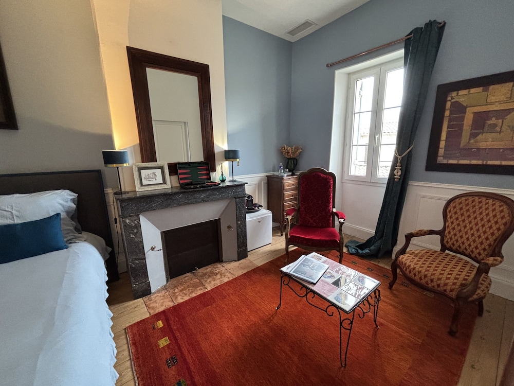 Deluxe Double Room, Private Bathroom, City View (Chateau Cos Labory) photo 1