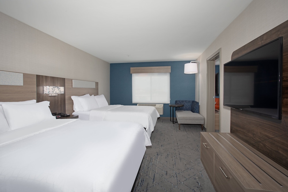 Suite, 1 Bedroom - Photo 1