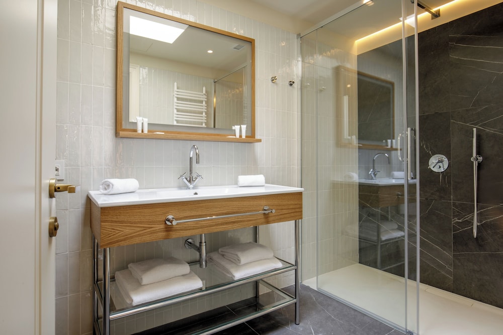 Basic Double or Twin Room, Mobility Accessible photo 2