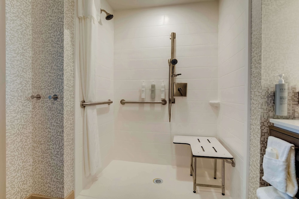 Studio Suite, 2 Queen Beds, Accessible (Roll-In Shower) photo 2
