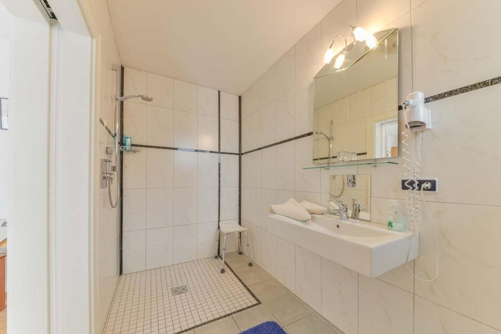 Basic Single Room, Accessible, Non Smoking photo 3