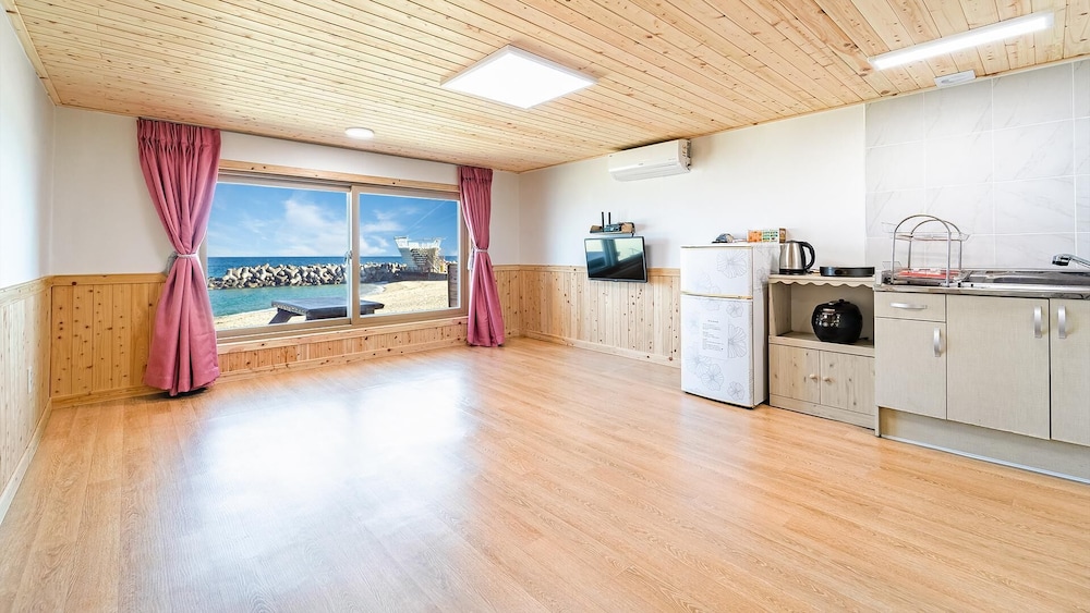 Basic Room, 1 Bedroom (112 (Ocean View))