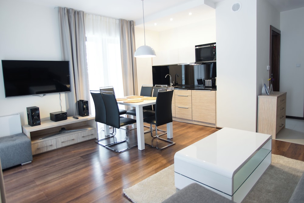 Apartment (216)