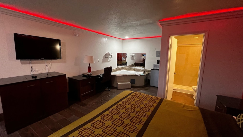 Romantic Room, 1 King Bed photo 2