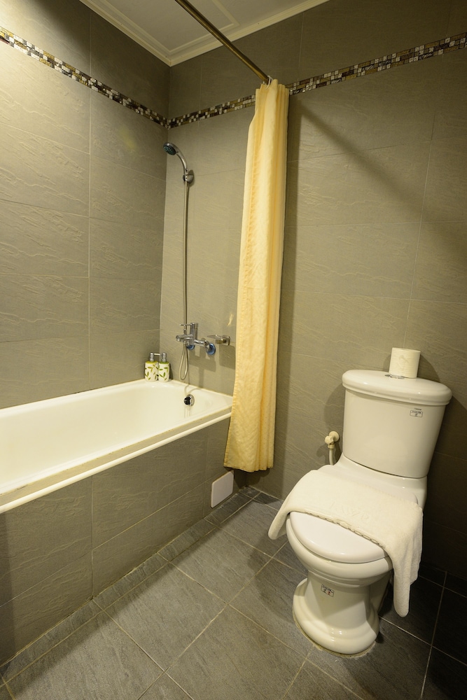 Standard Double Room, 2 Queen Beds, Courtyard View photo 3
