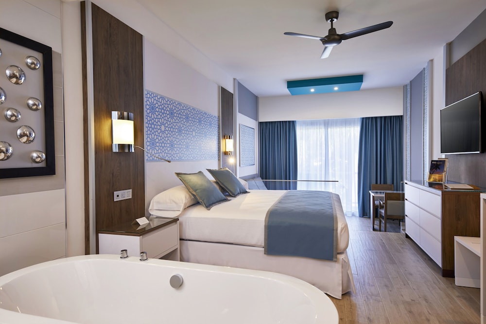 Junior Suite, Connecting Rooms (Superior | B2C-CA)