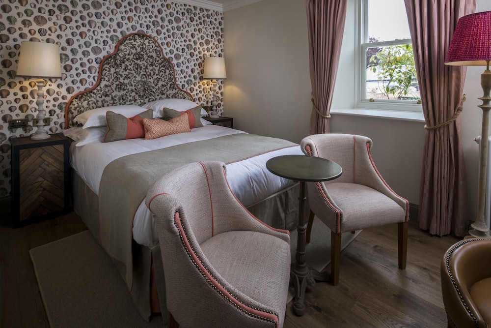 Classic Double Room, 1 King Bed (pet-friendly)