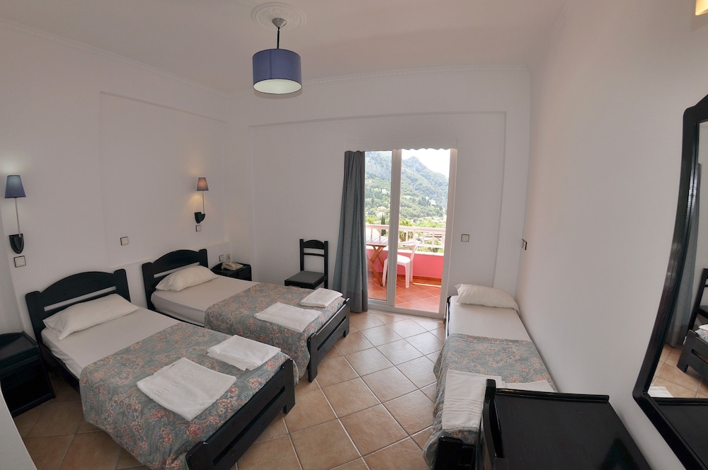 Economy Triple Room, Partial Sea View