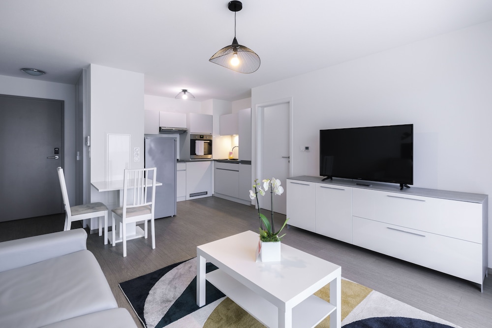 Apartment, 2 Bedrooms, Terrace - Photo 9