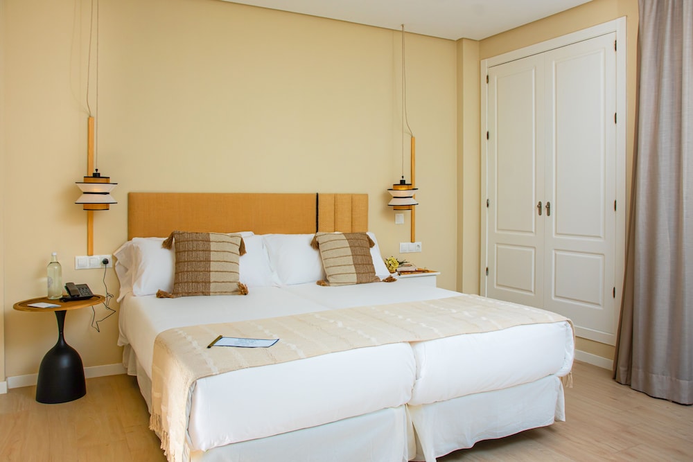 Habitación Doble, 2 Camas Individuales, Vista a la Piscina