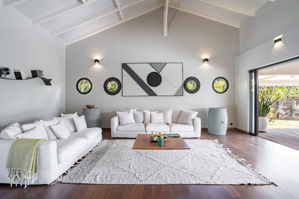 Villa photo 1